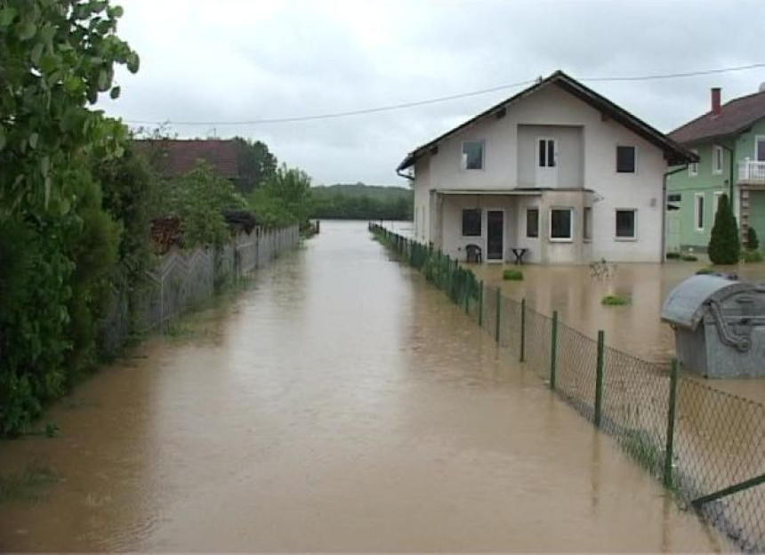 Naselje Ulović pod vodom (VIDEO)