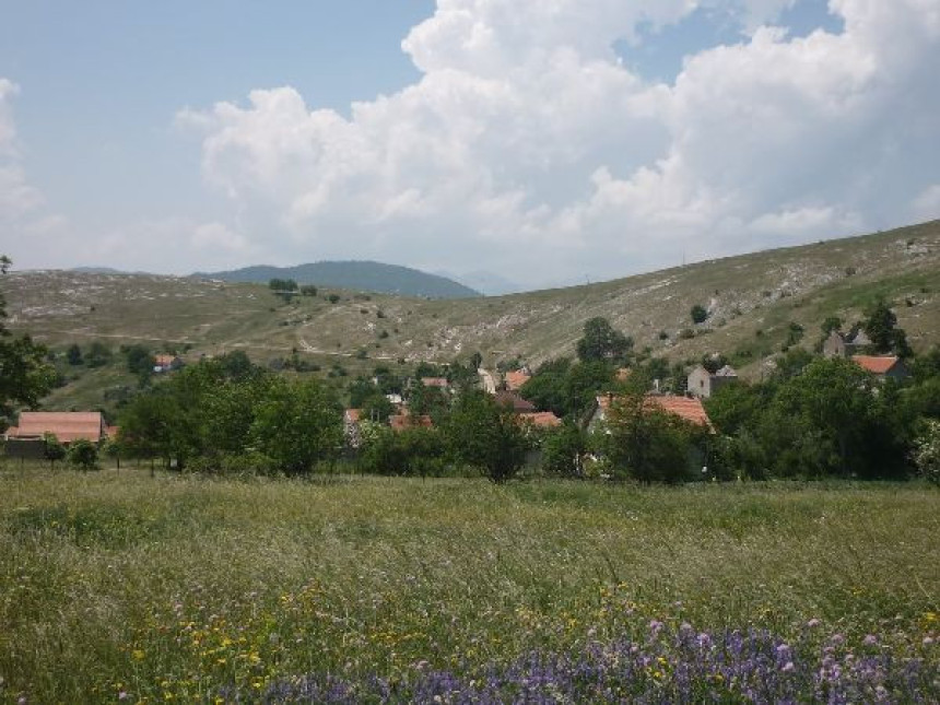 Повратничка породица блокирала пут мјештанима