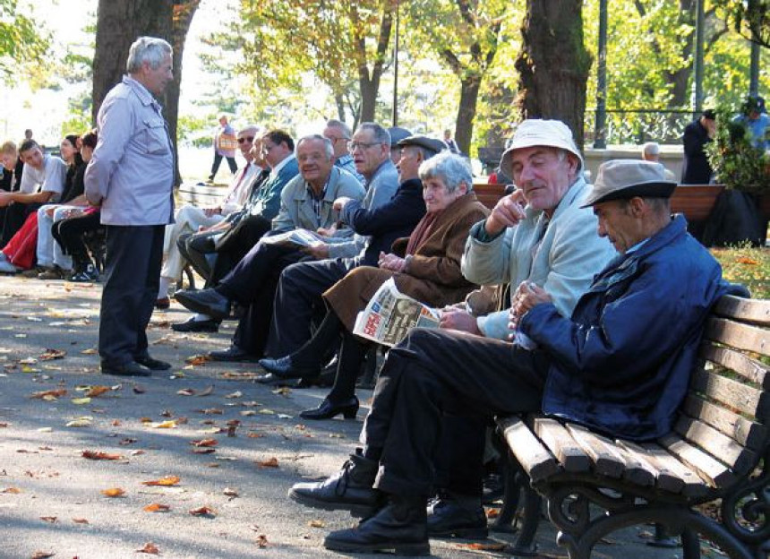 Данас почиње исплата априлских пензија