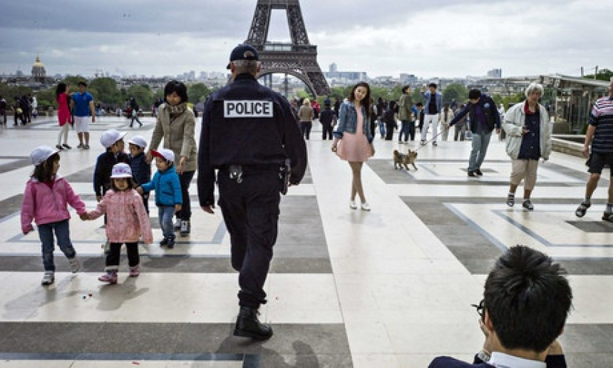Kineska policija u Parizu