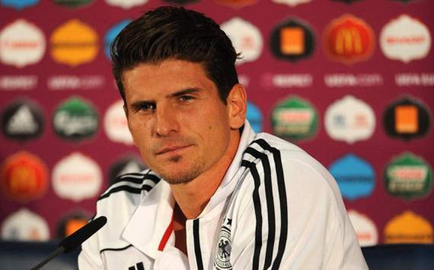 Mario Gomes ljut na Leva