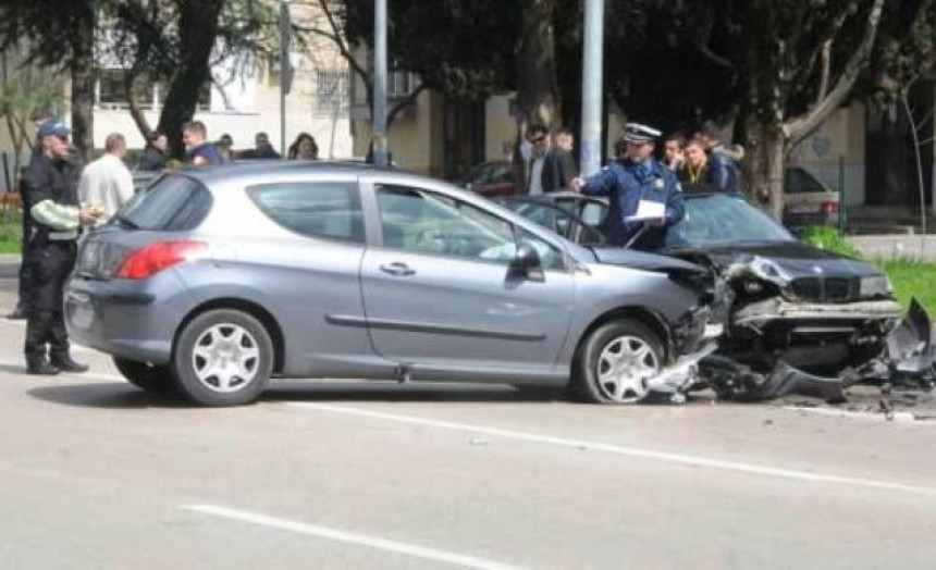 Saobraćajna nezgoda, povrijeđena jedna osoba