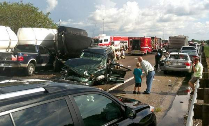 50 ljudi povređeno u lancanom sudaru na autoputu na Floridi