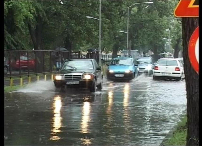 Voda na ulicama Bijeljine (VIDEO)