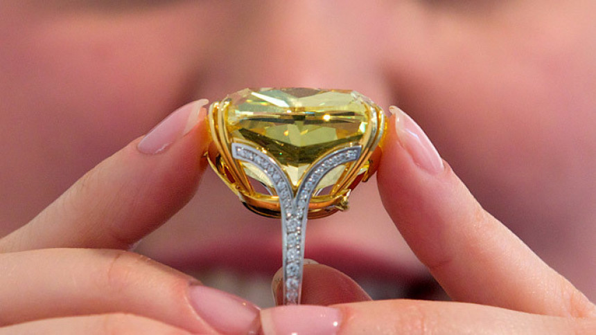 Žuti dijamant prodat za rekordnih 14,5 miliona franaka