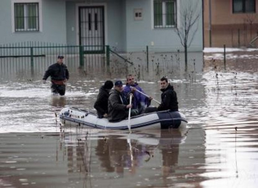 Бијељина: Под водом 500 кућа, отказана настава (ВИДЕО)
