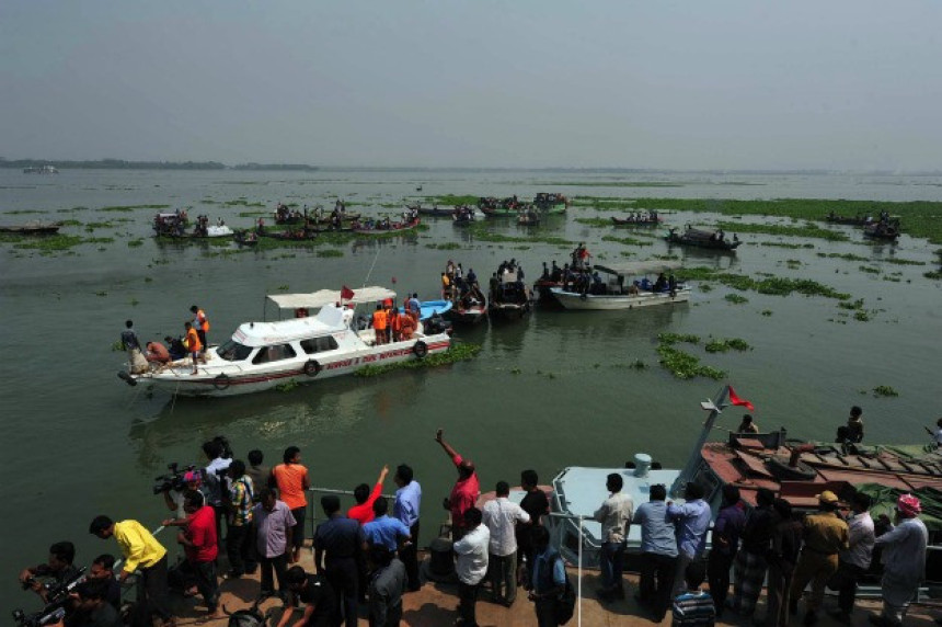 Prevrnuo se trajekt u Bangladešu, 12 mrtvih