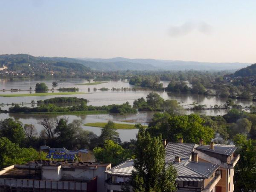 Šamac pod rijekom Bosnom