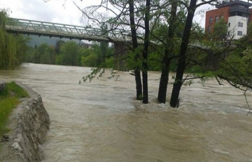 Пријечани и даље под водом