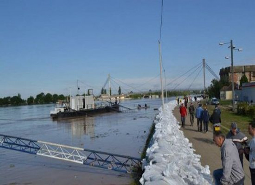 Preventivna evakuacija u Sremskoj Mitrovici i Šidu 