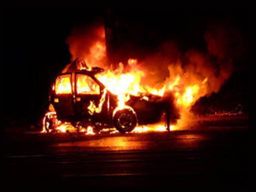 Требиње: Изгорио аутомобил