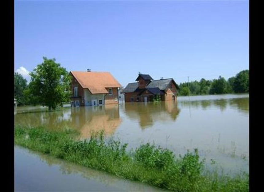 U Donjem Žabaru voda nadolazi iz više pravaca 