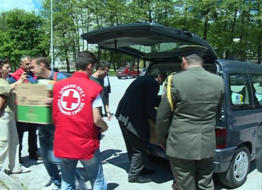 Pomoć osoblja ambasade Srbije u BiH (VIDEO)