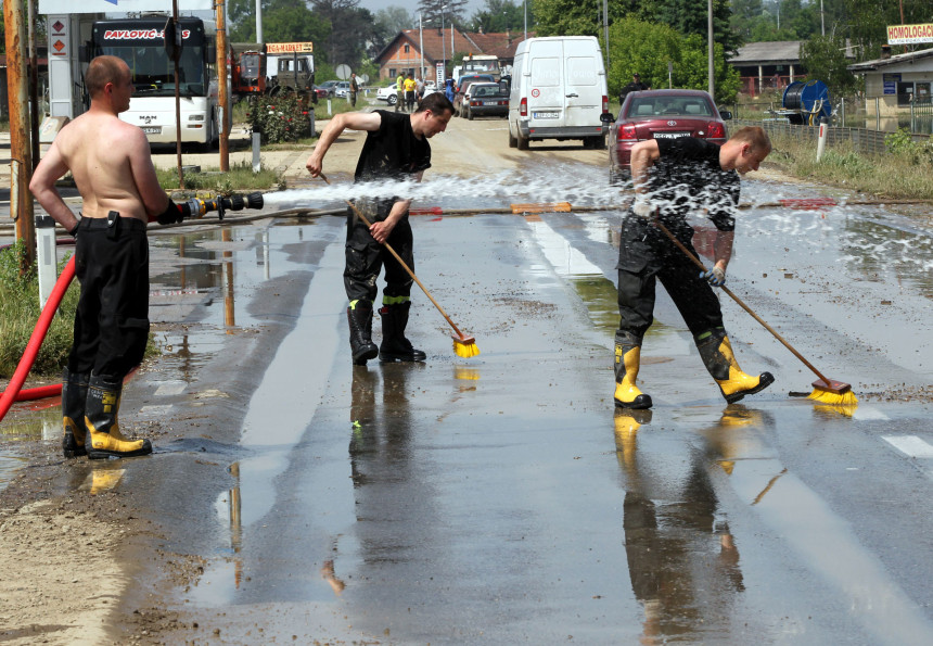 I Norvežani pomažu u čišćenju Šamca