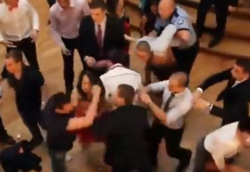 Tuča maturanata u Leskovcu
