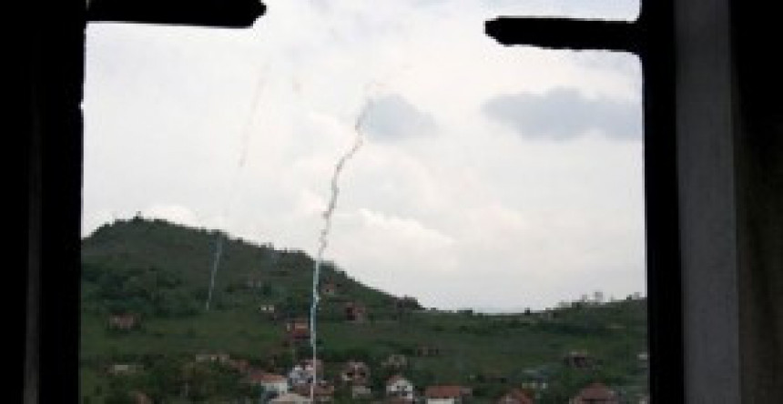 "Topovski udar" u dvorište Srbina u Kosovskoj Mitrovici