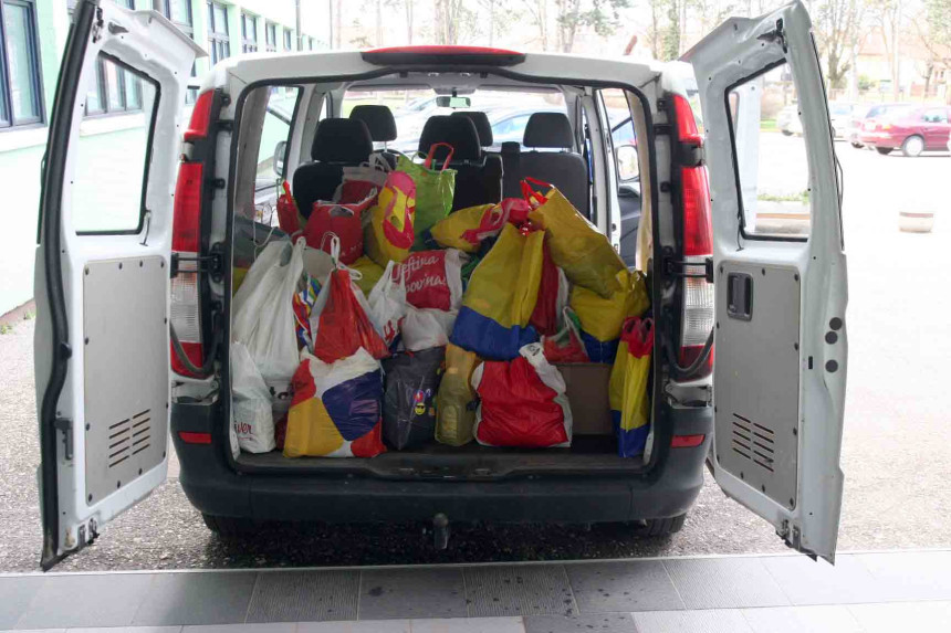 Danas u Bijeljinu stiže 15 tona pomoći