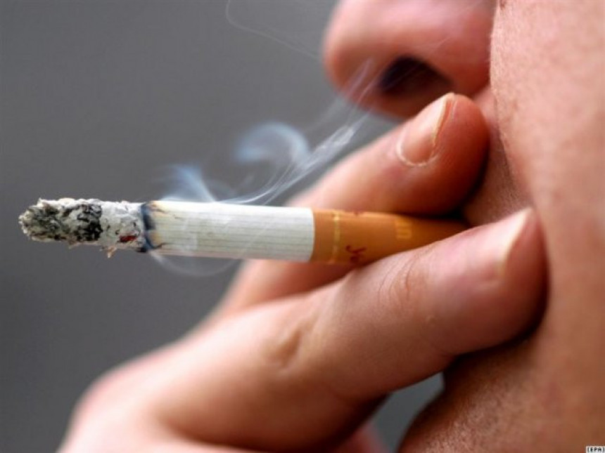 Опада број пушача