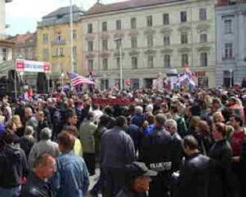 На улицама Загреба више од 5.000 незадовољних грађана