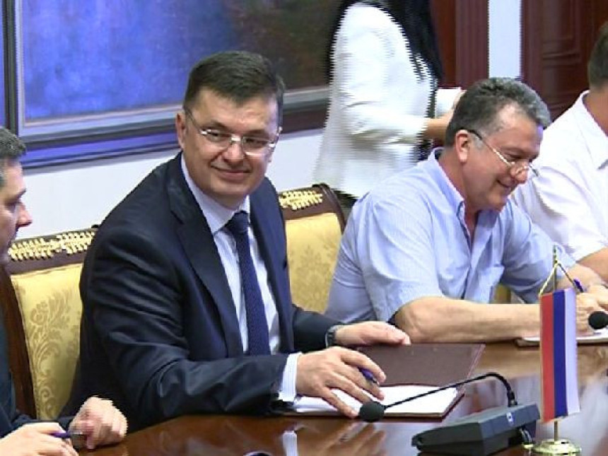 Vlada traži pomoć međunarodnih institucija