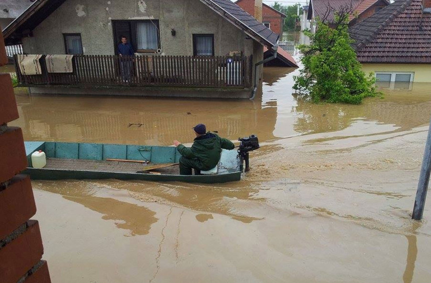 Stanovnici poplavljenog Domaljevca čekaju pomoć