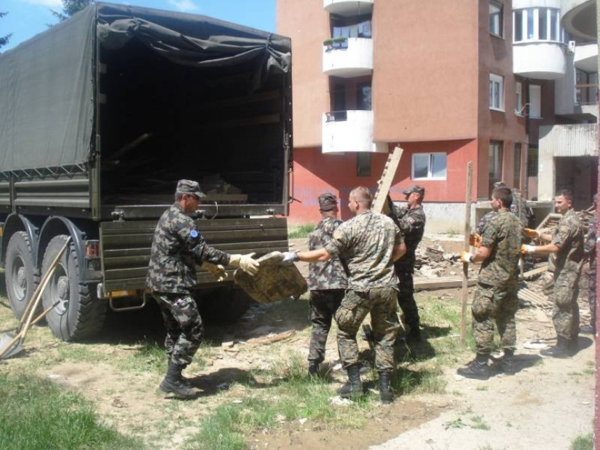 Oružane snage BiH i EUFOR pomažu poplavljenima