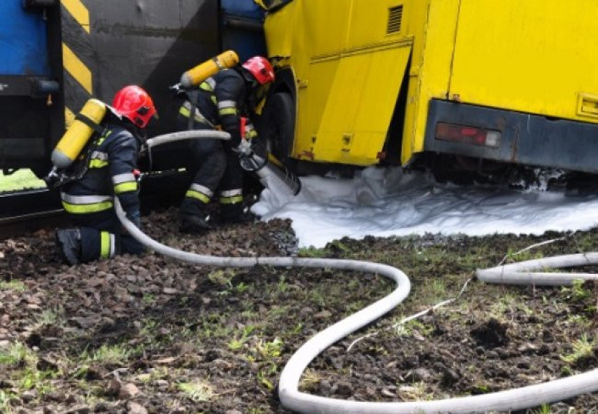 Prevrnuo se autobus, povrijeđen muškarac