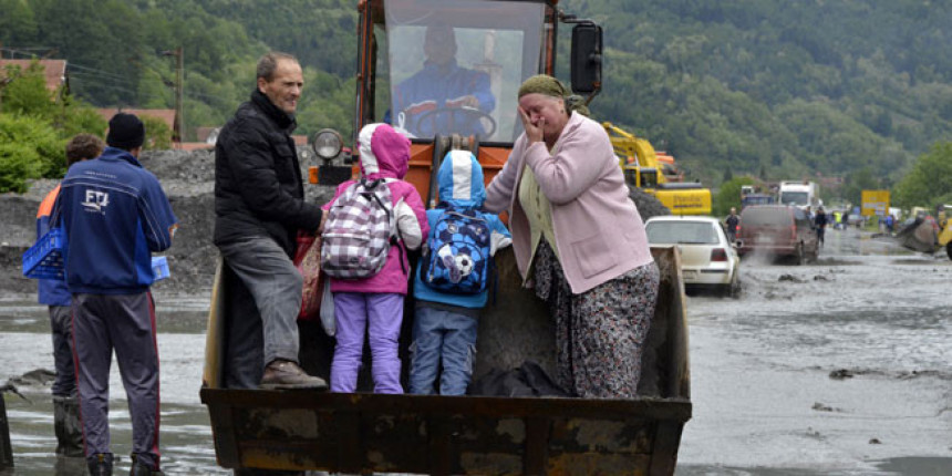 Zbog poplava u BiH raseljeno 85.000 ljudi