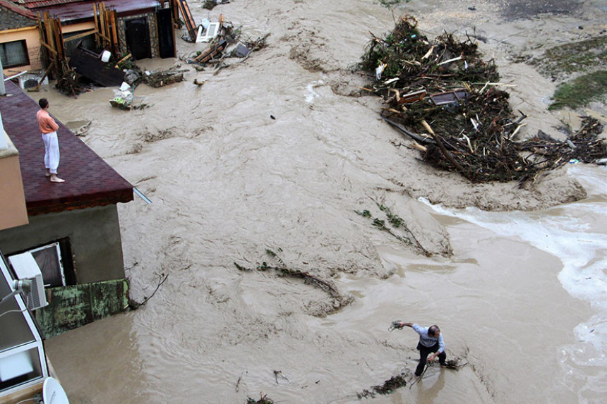 Бугарска: У поплавама страдало 13 људи  