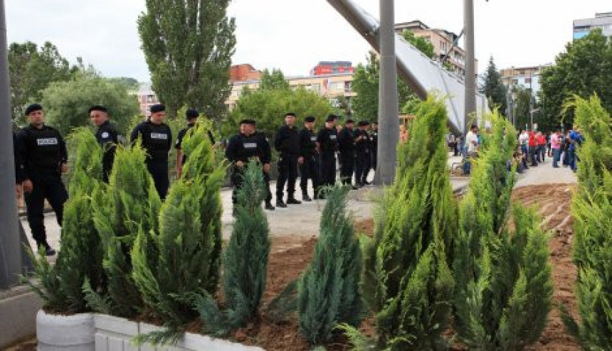 Bahtiri dao rok Srbima da uklone "Park mira"