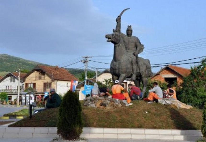 Nikolić otkrio spomenik Milošu Obiliću