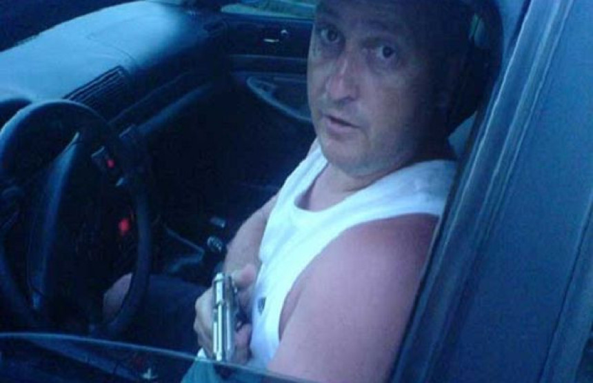 Kalinićizacija: Pištoljdžija Babić uz SNSD