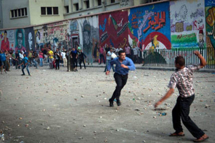 Povrijeđeno 110 učesnika sukoba u Kairu