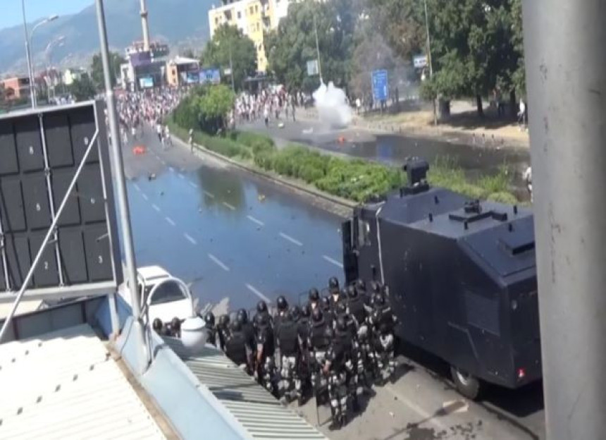 Skoplje:  Albanci se sukobili s policijom