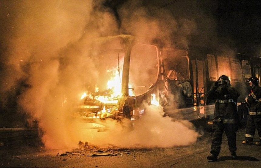 Zapaljeni autobusi u Sao Paulu posle debakla Brazila
