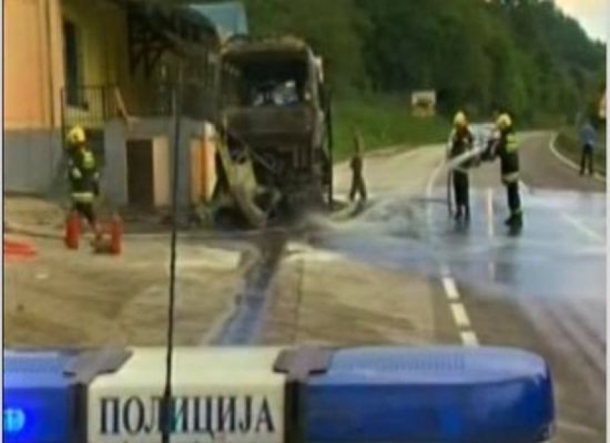 Izgorio autobus na Ibarskoj magistrali