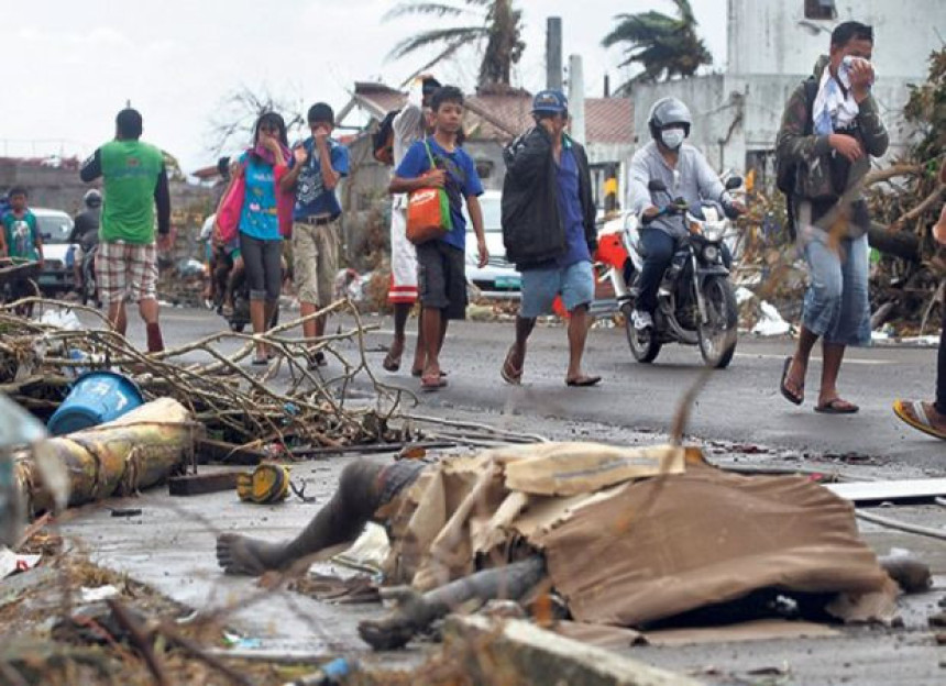 Filipini: Evakuisano 100.000 ljudi