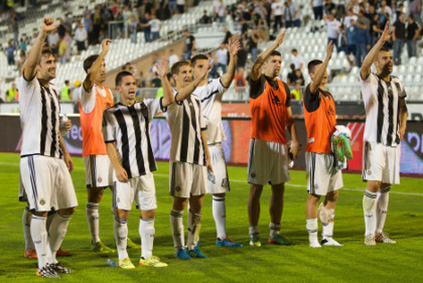 Partizan "tricom" na Farane