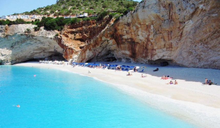 Grčka zbog duga prodaje svoje najljepše plaže!