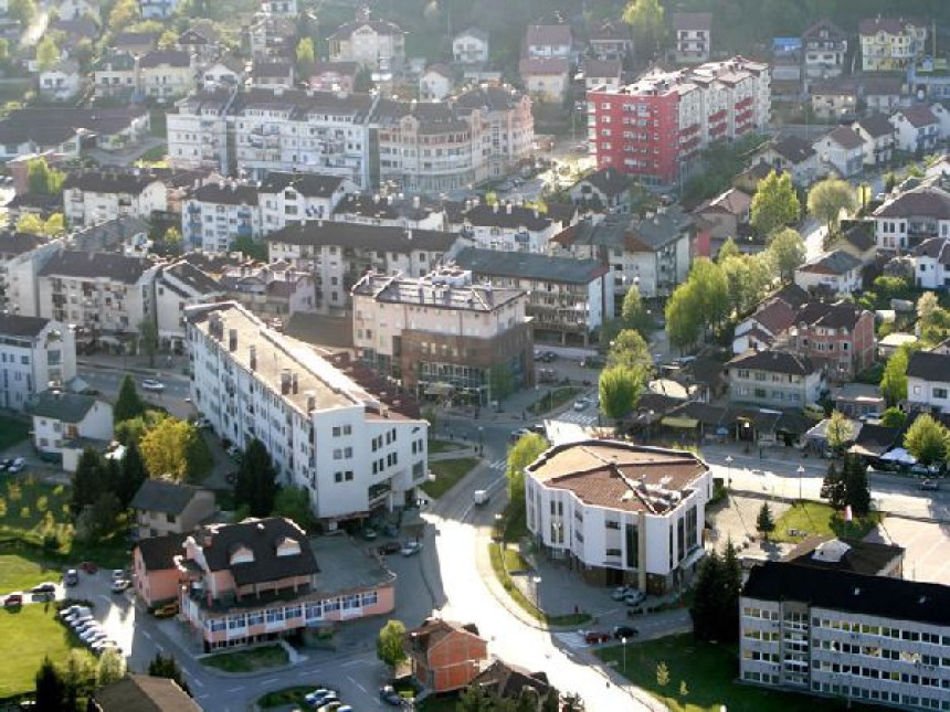 "Pljušte" ostavke SNSD-a u Laktašima