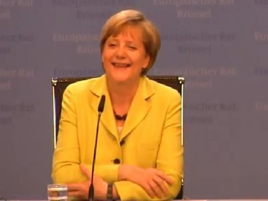 Новинар отпјевао Ангели Меркел рођенданску пјесму 