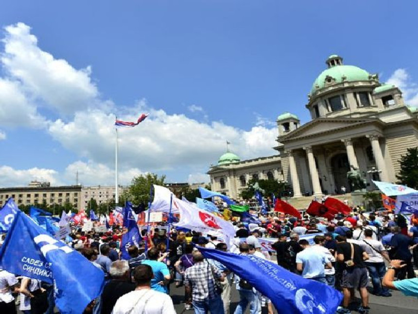 Protest sindikata Srbije protiv Zakona o radu 