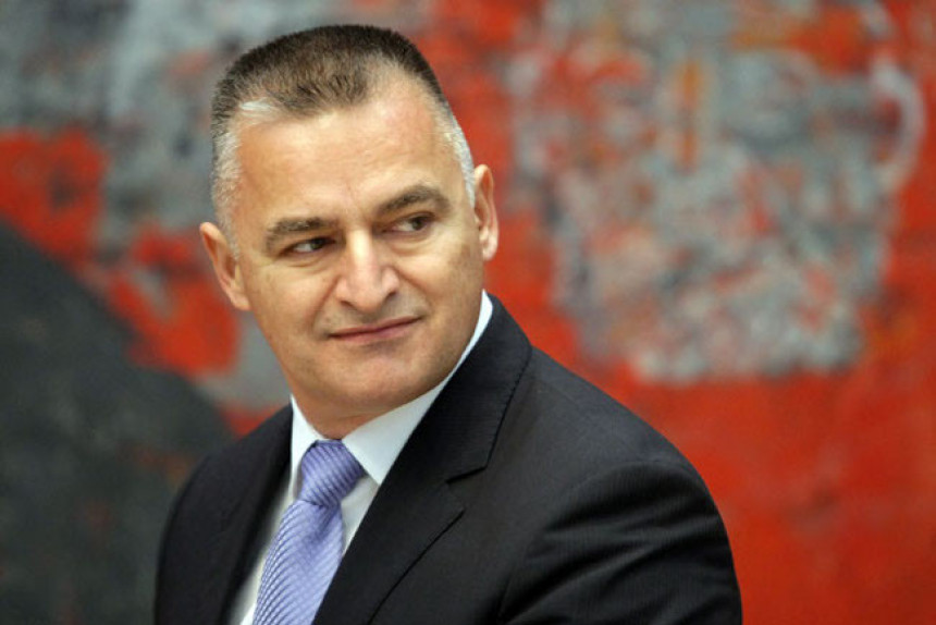 Nečovjek koji je uništio zdravlje svog naroda