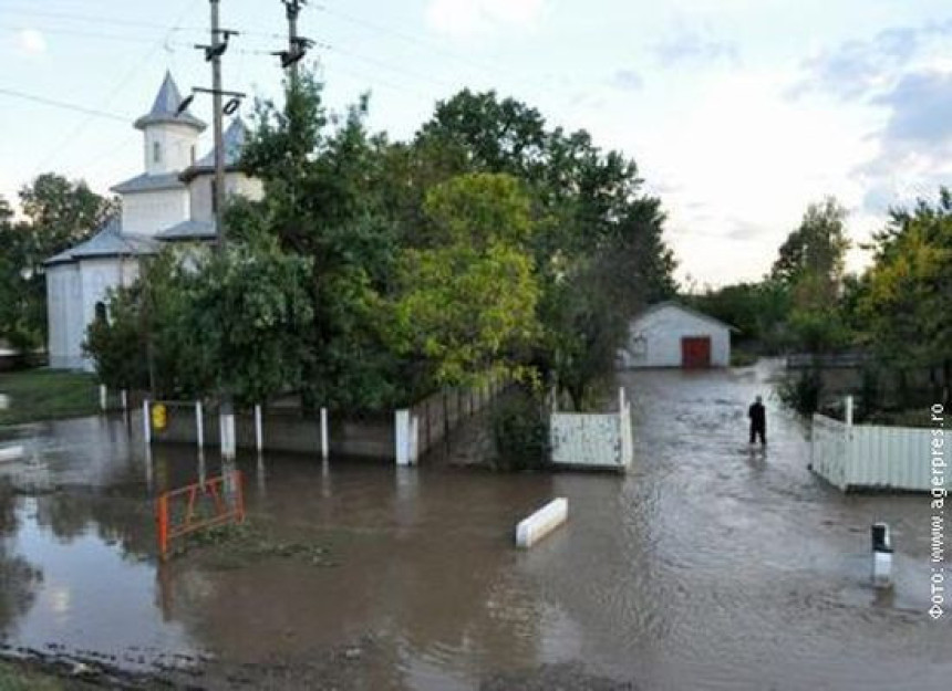 Поплављени дјелови Румуније, почела евакуација