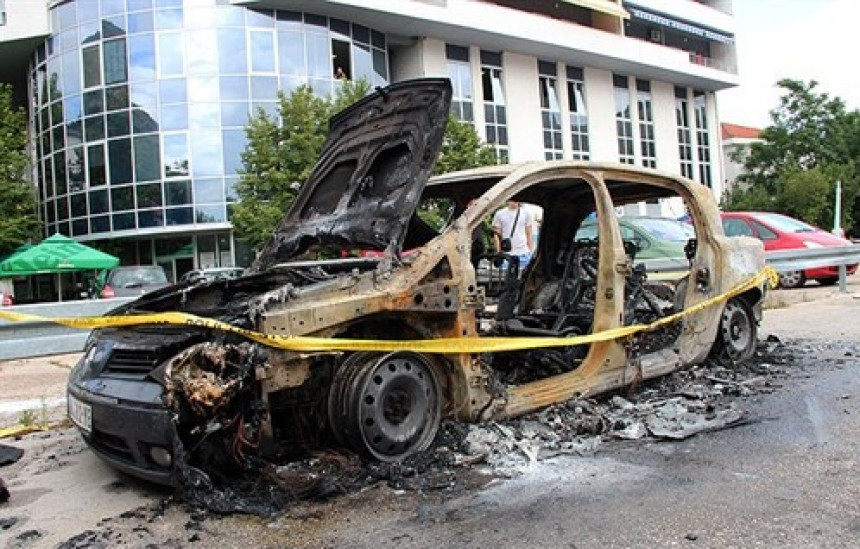 Mostar: Zapaljen beogradski automobil