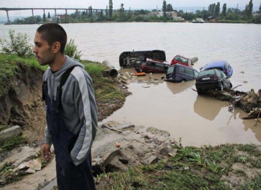 Поплаве у Бугарској, 500 људи евакуисано