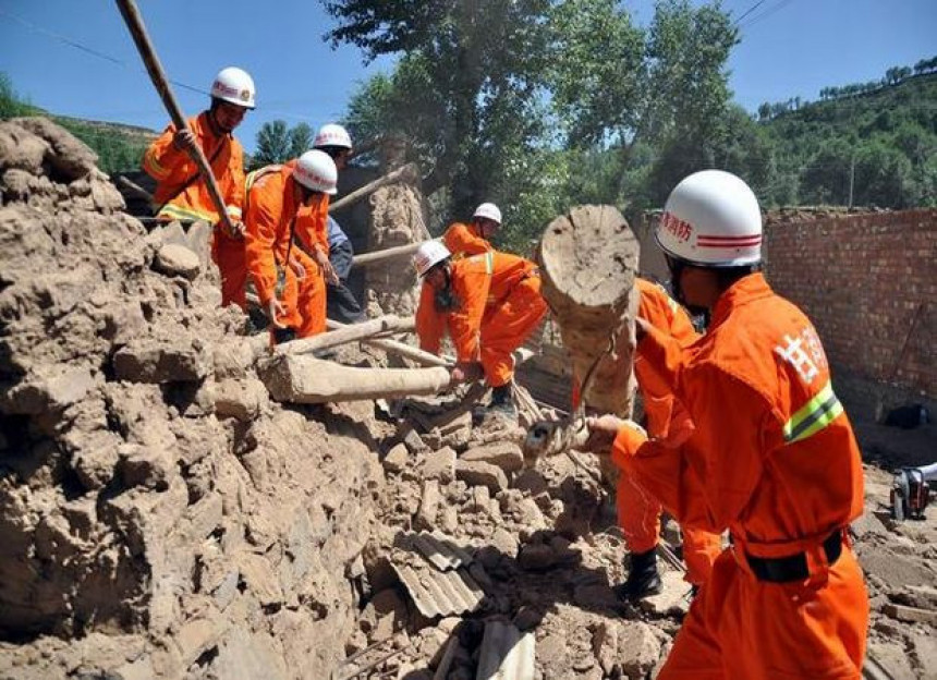 Kina: 175 mrtvih u zemljotresu