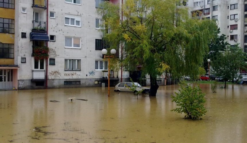 Грачаница: Вода и даље расте