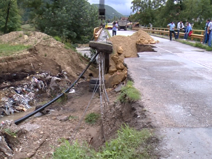 Lopare i Ugljevik na udaru vode i klizišta