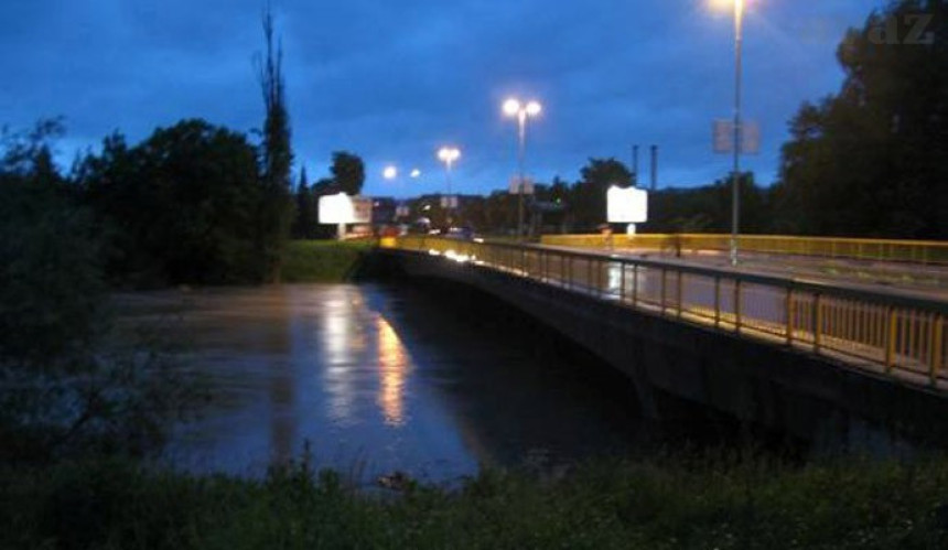 Vrbas stagnira, Bosna u Doboju 450 centimetara